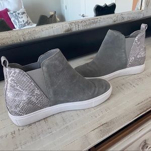 Steve Madden high top slide on sneakers